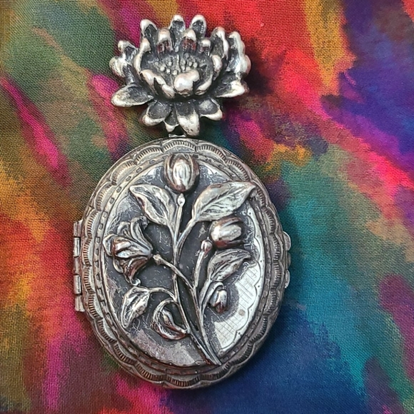 Vintage CORO Large Photo Locket Pin Pendant - Picture 1 of 10